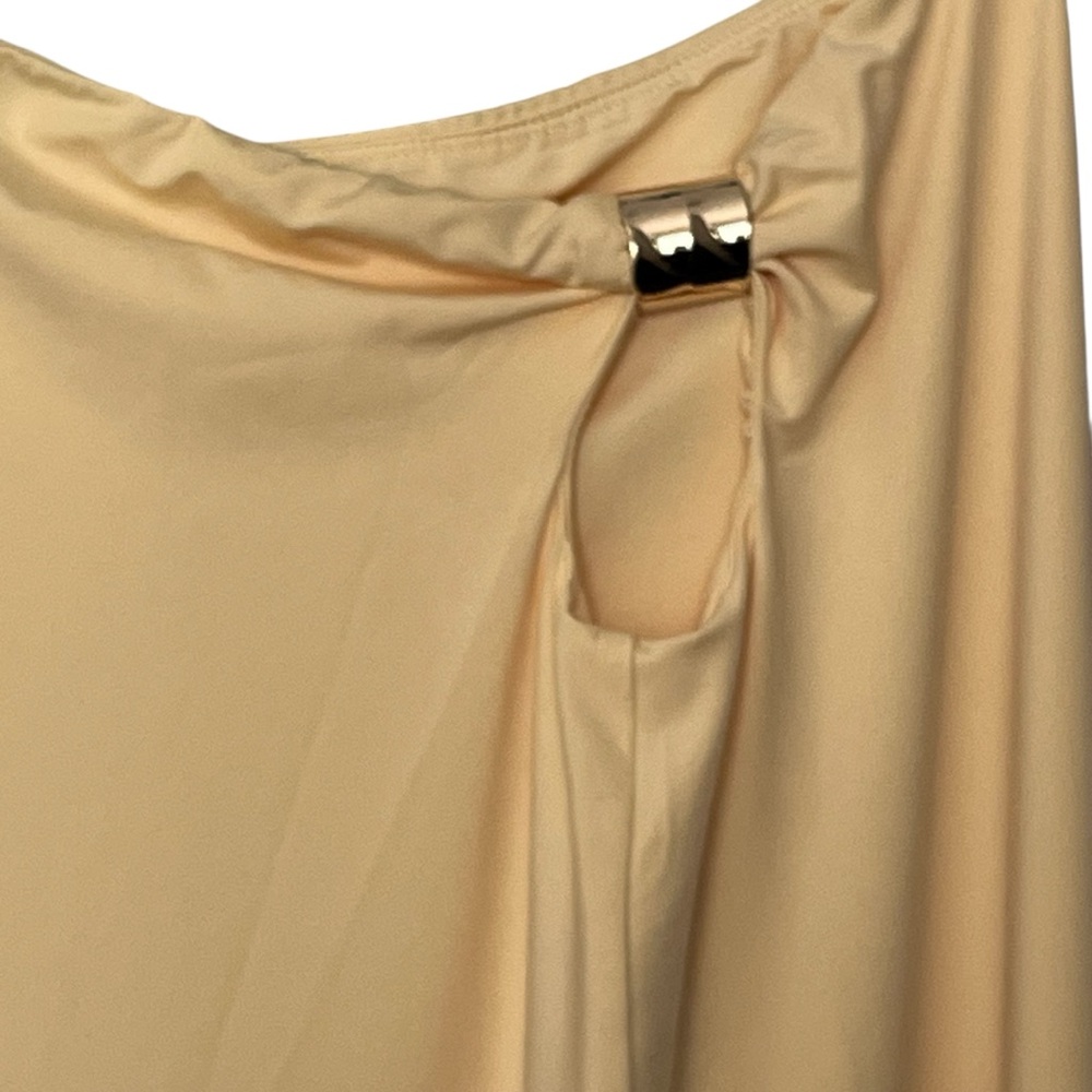 SNDYS × REVOLVE Baylee Skirt in Panna Cotta Keyhole Gold Detail Side Slit Small - Picture 11 of 16